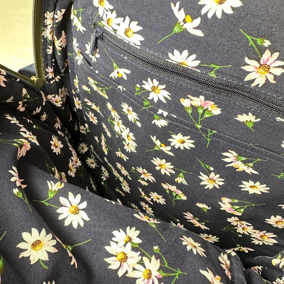Vera Bradley Navy Daisy Color Block Utility Backpack with flower lining (NEW) - Picture 8 of 9